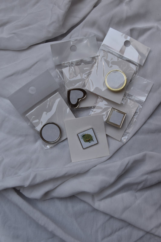 PINS MYSTÈRES PERSONNALISABLESp