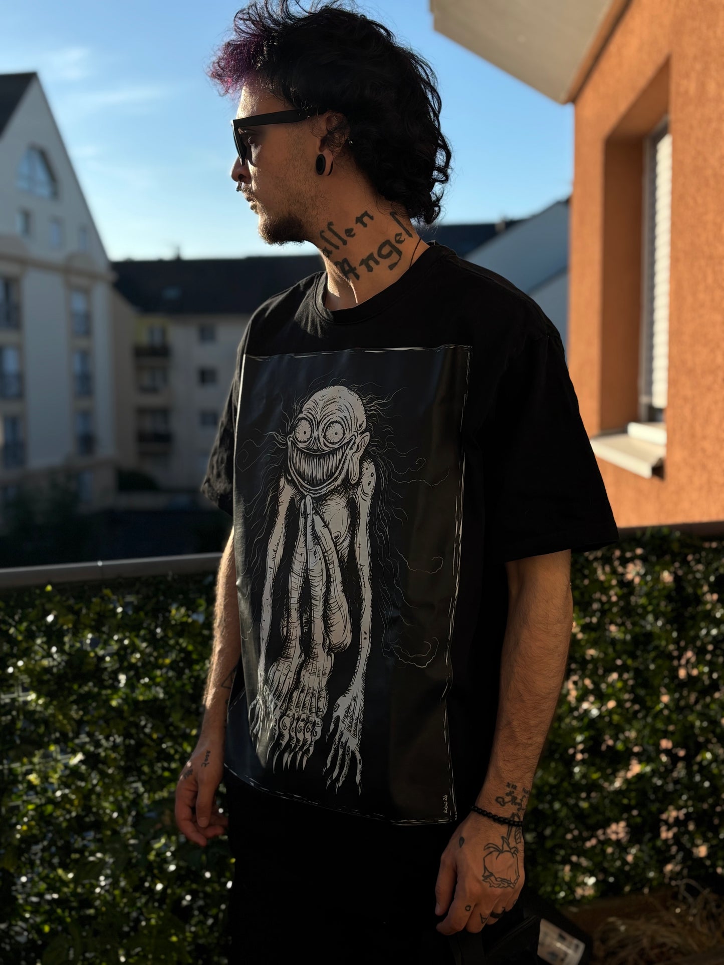 T-SHIRT CREEPY MAN