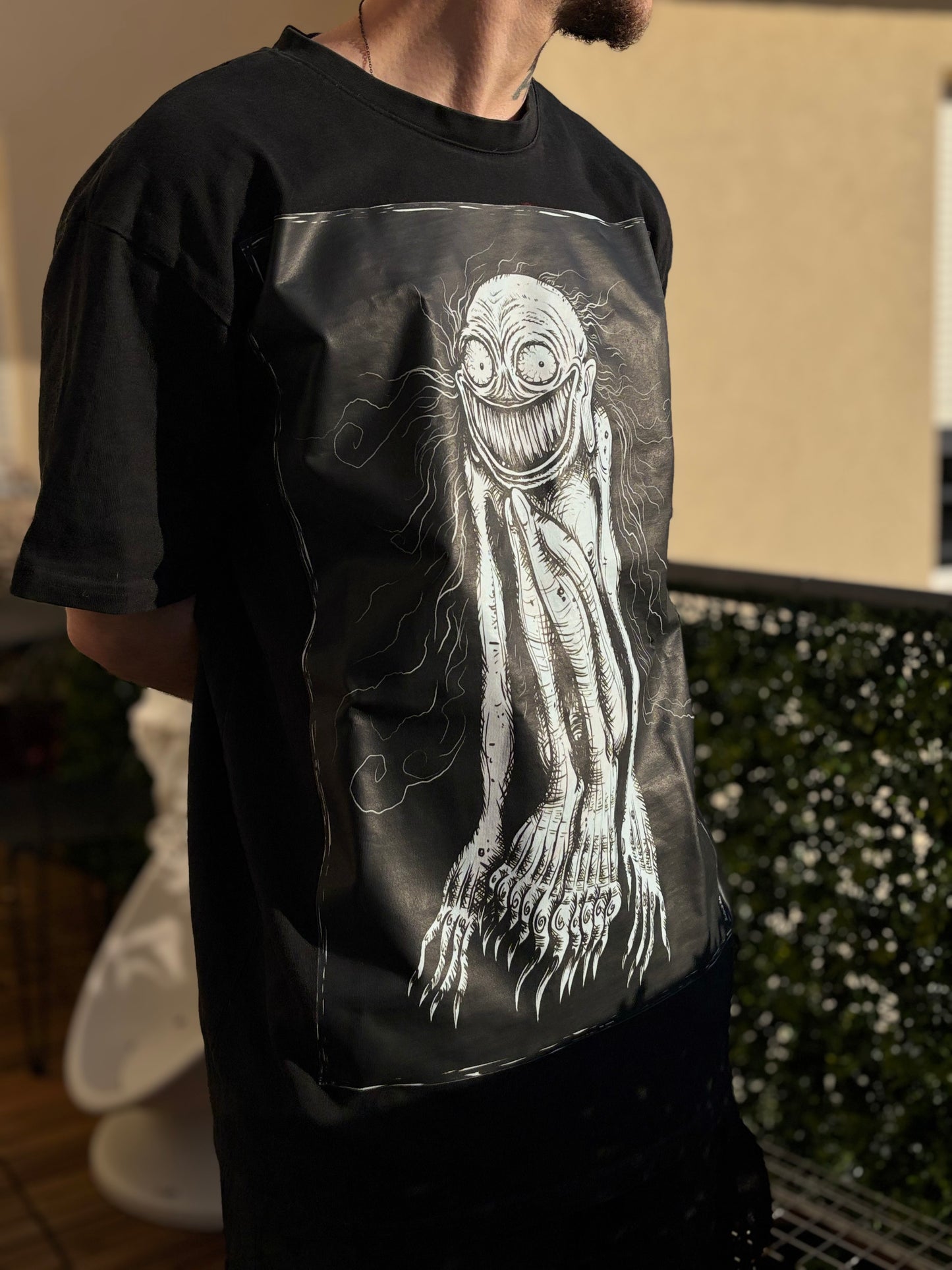 T-SHIRT CREEPY MAN