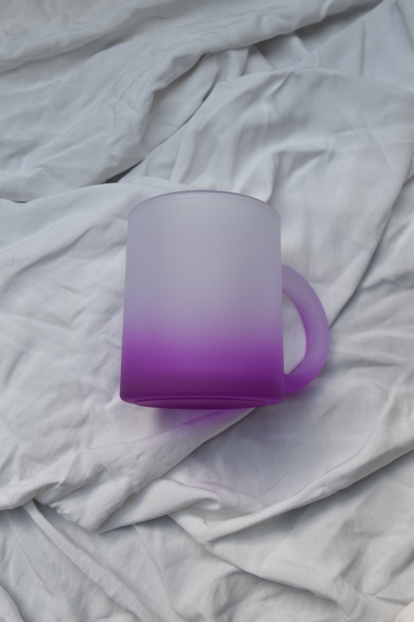 MUG EN VERRE VIOLET GIVRÉ